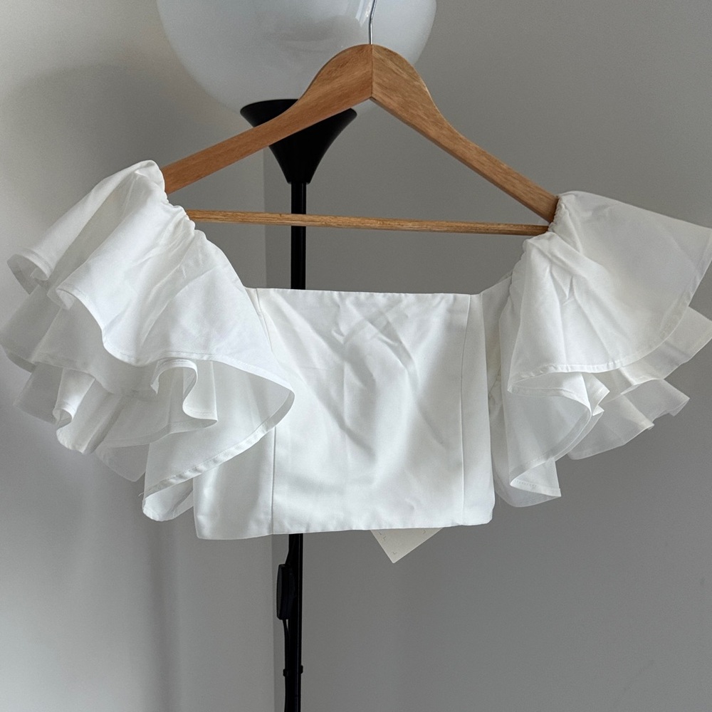 Chic White Ruffle Sleeve Crop Top